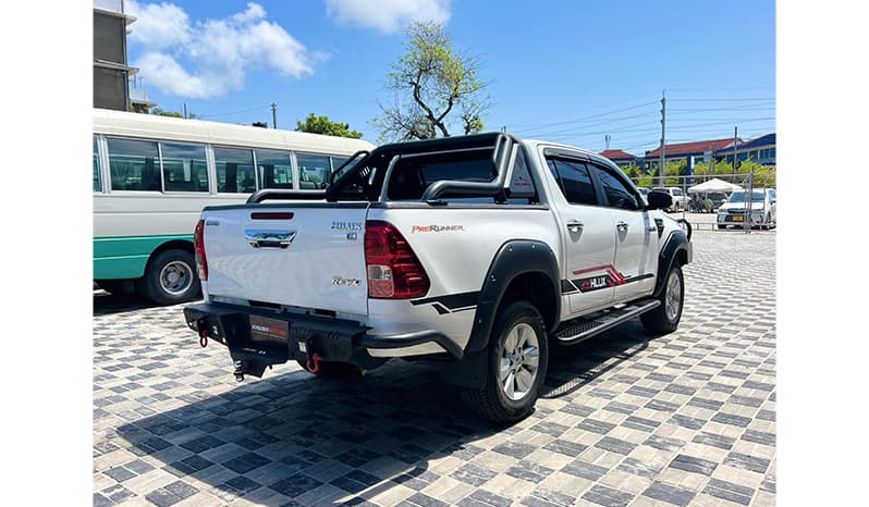 2017 Toyota Hilux image-2