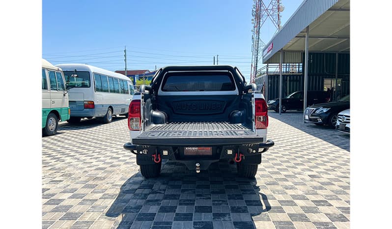 2017 Toyota Hilux image-10