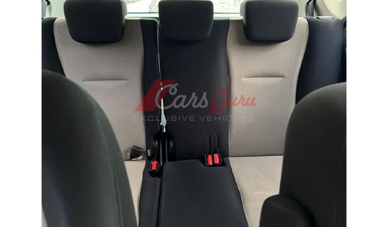 2015 Toyota Ractis GL image-9