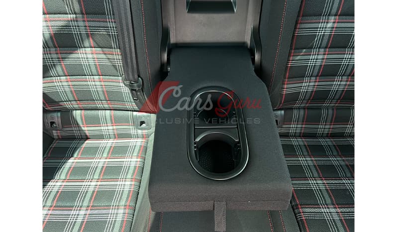 2015 Volkswagen Golf GTI image-9