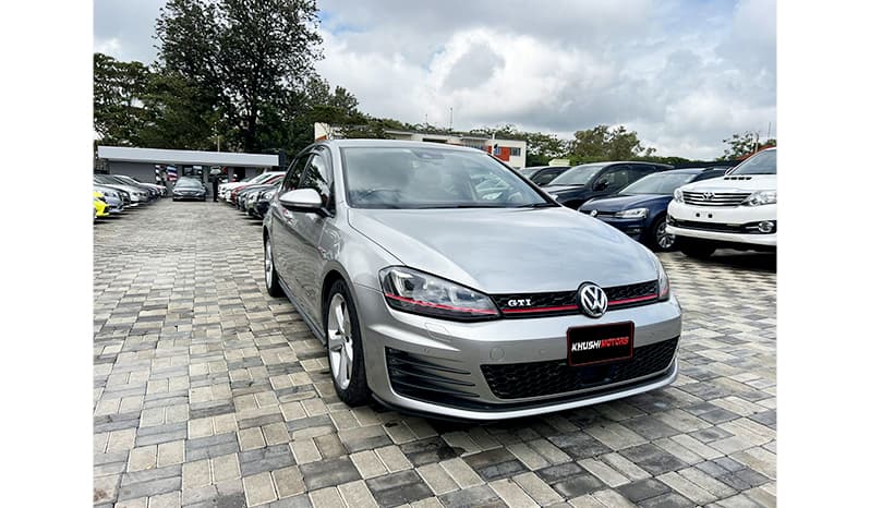 2015 Volkswagen Golf GTI image-12