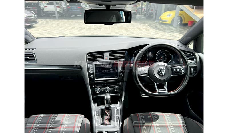 2015 Volkswagen Golf GTI image-14