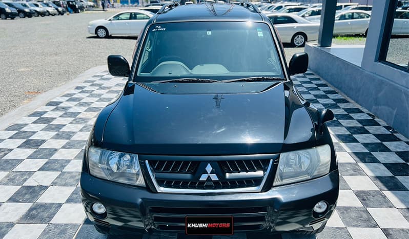 2004 Mitsubishi Pajero image-1
