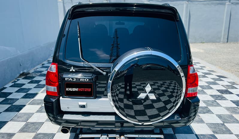 2004 Mitsubishi Pajero image-13