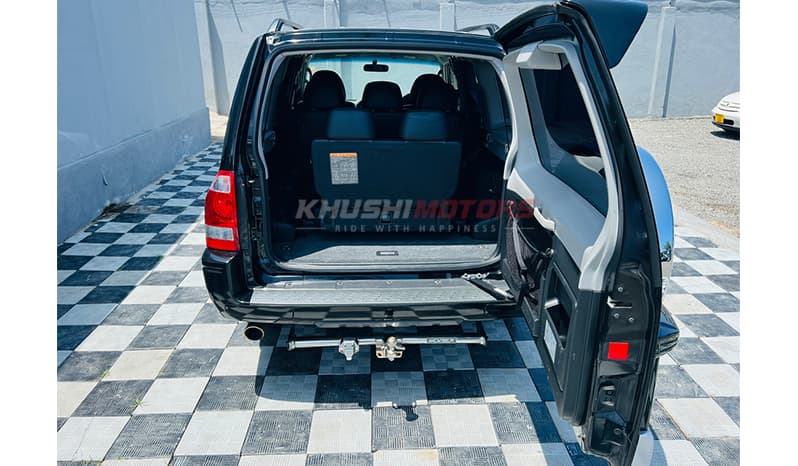 2004 Mitsubishi Pajero image-17