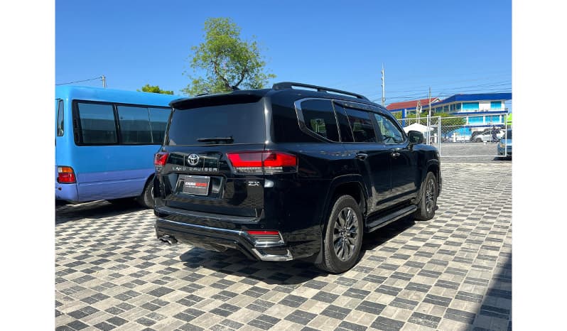 2022 Toyota Land Cruiser image-2