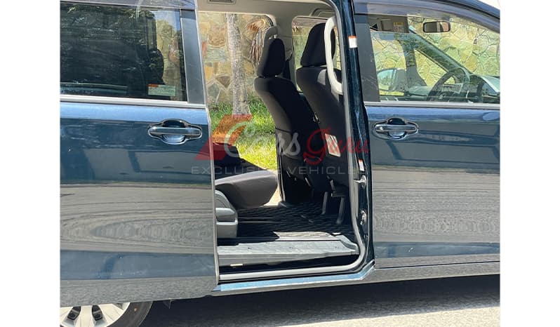2015 Toyota Voxy X image-10