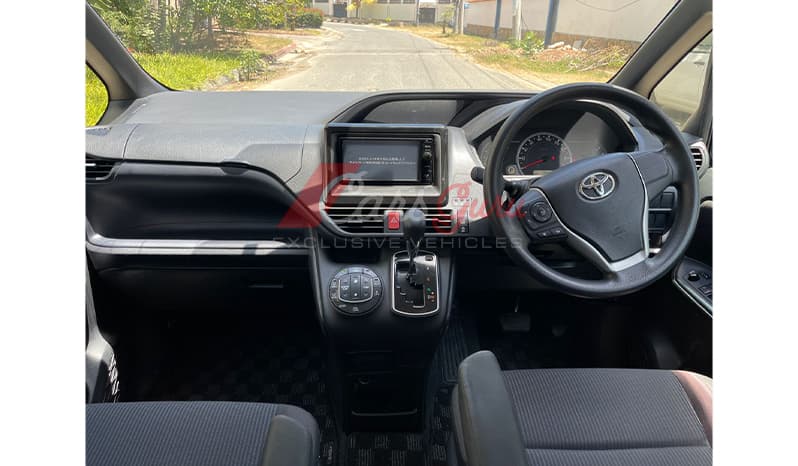 2015 Toyota Voxy X image-15