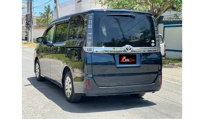 2015 Toyota Voxy X image-16