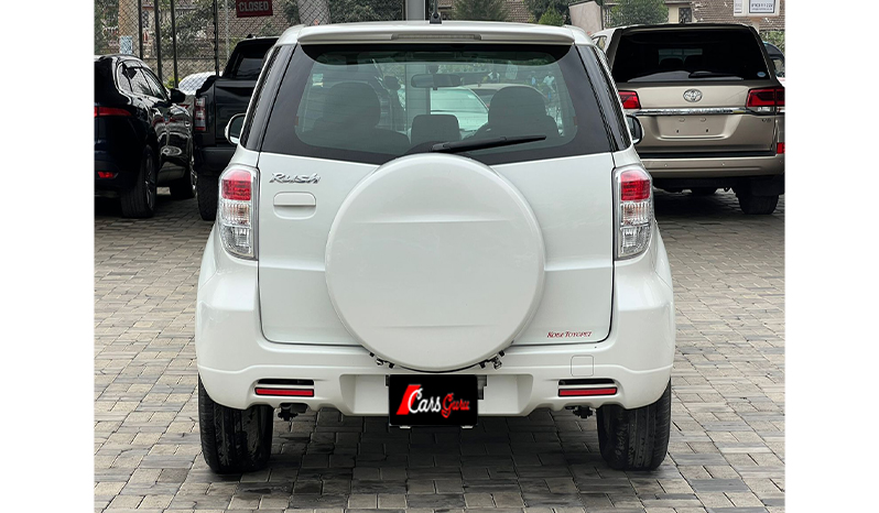 2015 Toyota Rush image-11