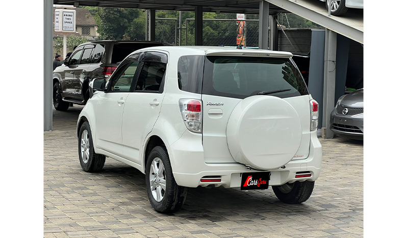 2015 Toyota Rush image-13