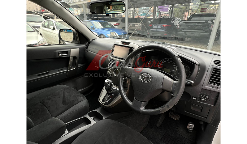 2015 Toyota Rush image-24
