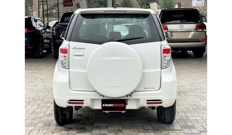 2015 Toyota Rush image-26