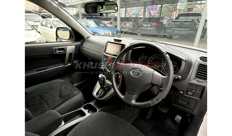 2015 Toyota Rush image-29