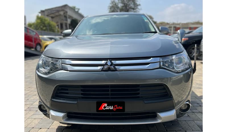 2015 Mitsubishi Outlander image-1