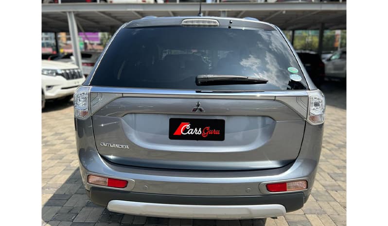 2015 Mitsubishi Outlander image-12