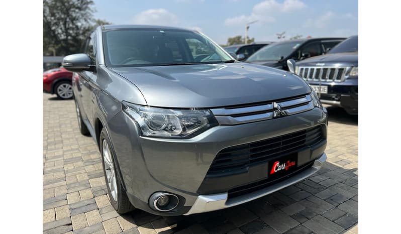2015 Mitsubishi Outlander image-13