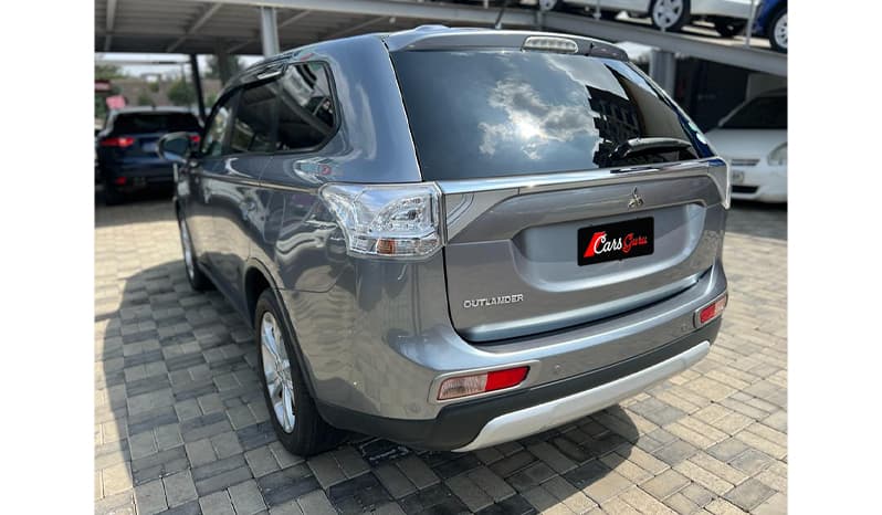 2015 Mitsubishi Outlander image-14