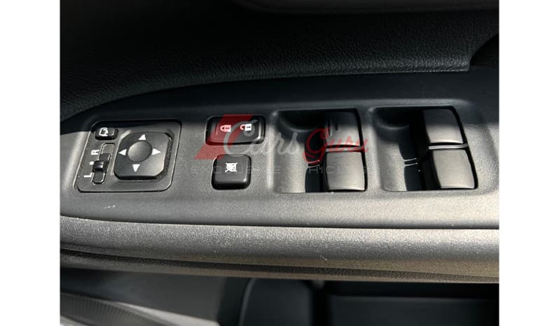 2015 Mitsubishi Outlander image-17