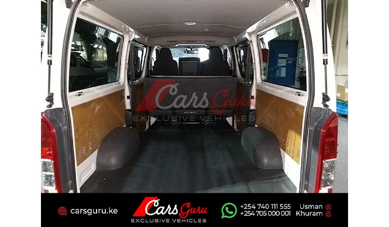 2015 Toyota Hiace image-6