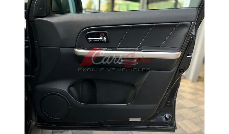 2015 Suzuki Escudo image-8