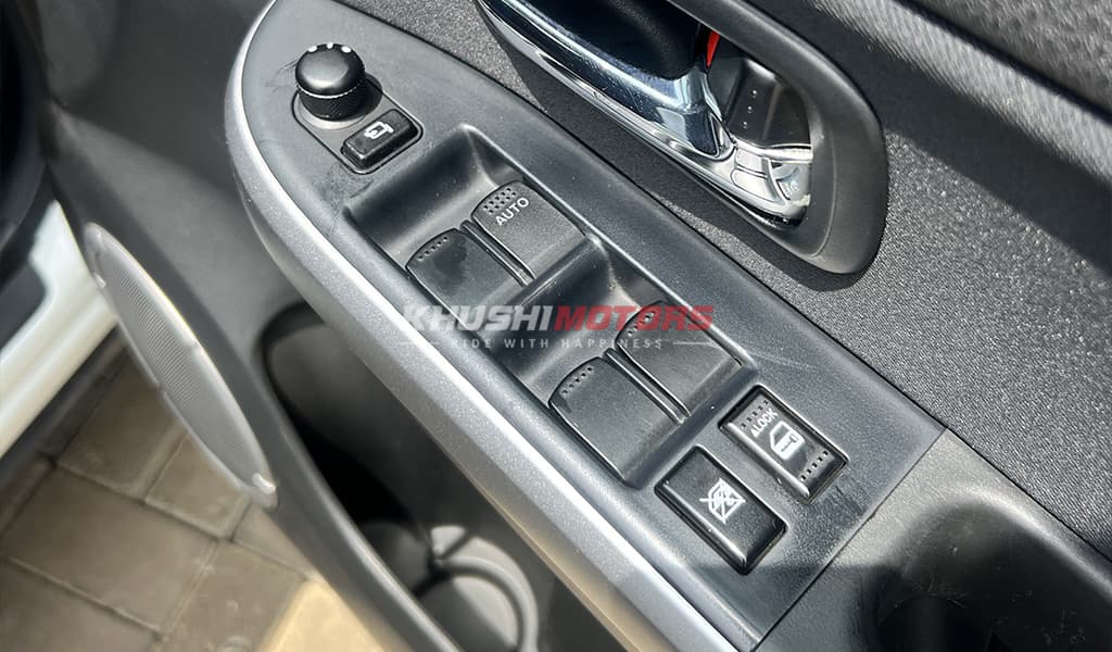 2015 Suzuki Escudo XG image-42
