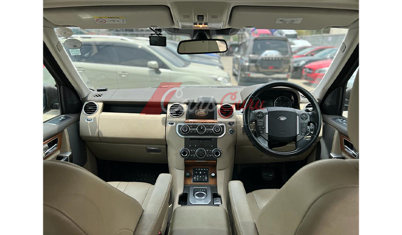 2015 Land Rover Discovery image-11