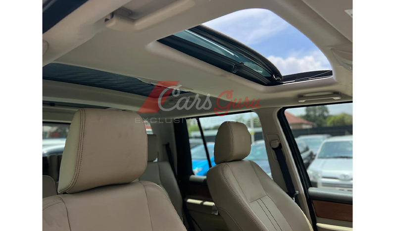 2015 Land Rover Discovery image-13