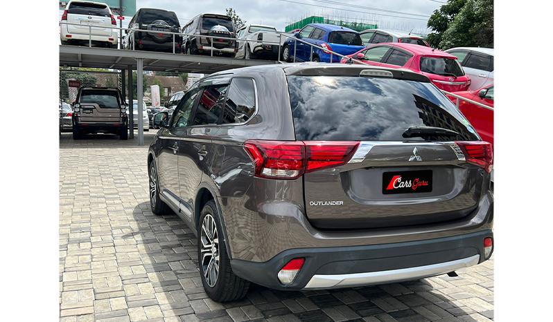 2015 Mitsubishi Outlander image-4