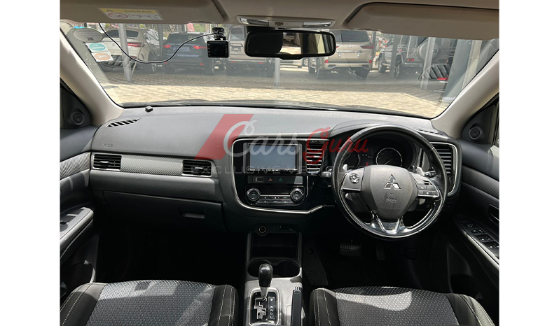 2015 Mitsubishi Outlander image-5