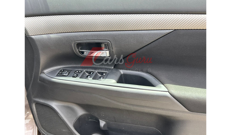 2015 Mitsubishi Outlander image-7