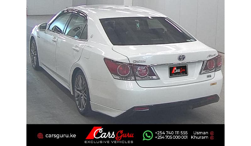 2016 Toyota Crown Hybrid Athlete image-3