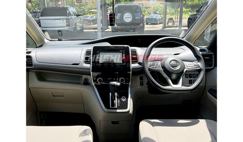 2016 Nissan Serena image-21