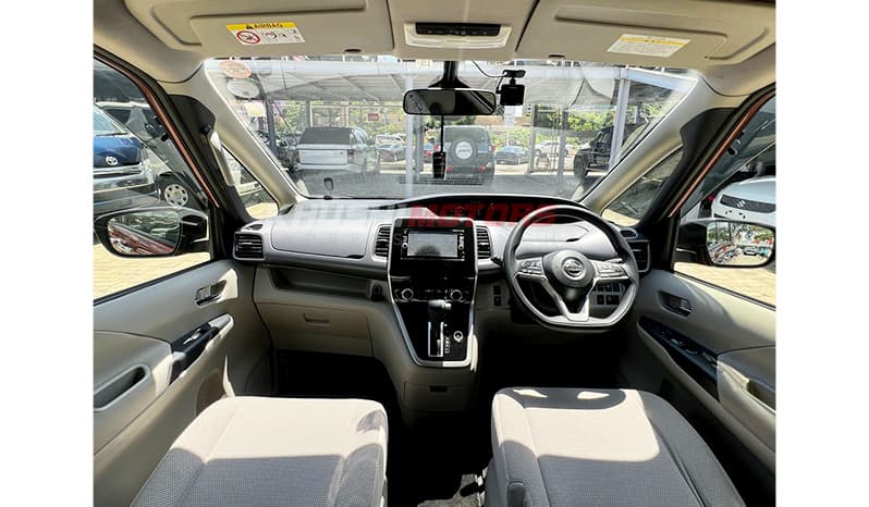 2016 Nissan Serena image-23