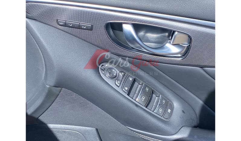 2016 Nissan Skyline GT Line image-9