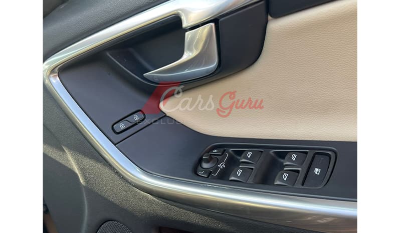 2016 Volvo XC60 image-8