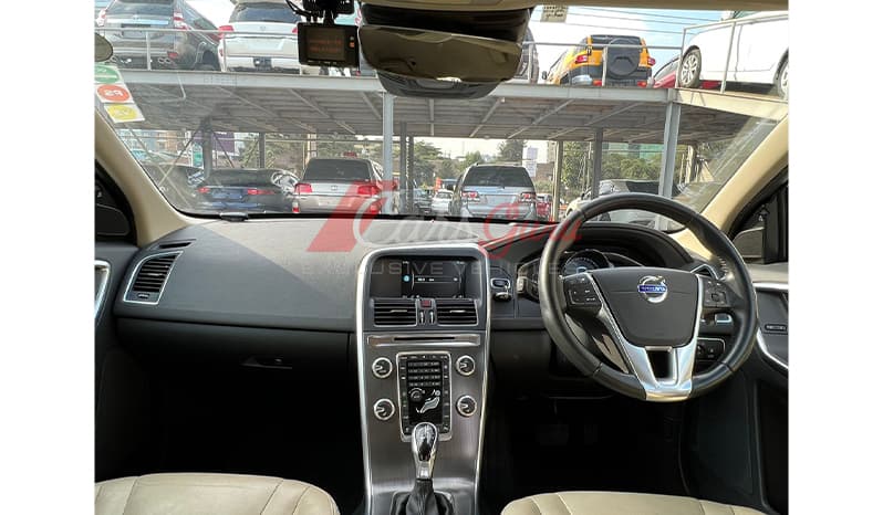 2016 Volvo XC60 image-9
