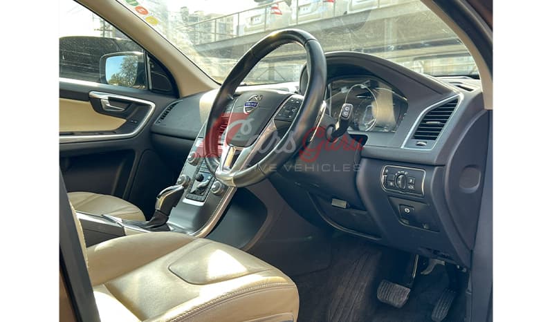 2016 Volvo XC60 image-10
