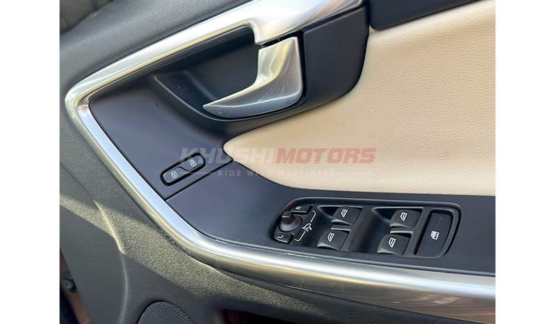 2016 Volvo XC60 image-16