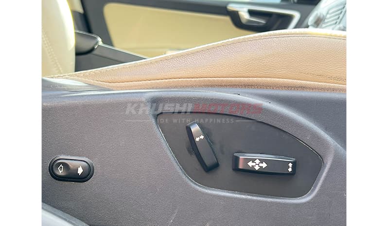2016 Volvo XC60 image-17