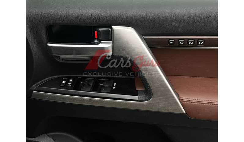 2016 Toyota Land Cruiser 200 ZX image-8