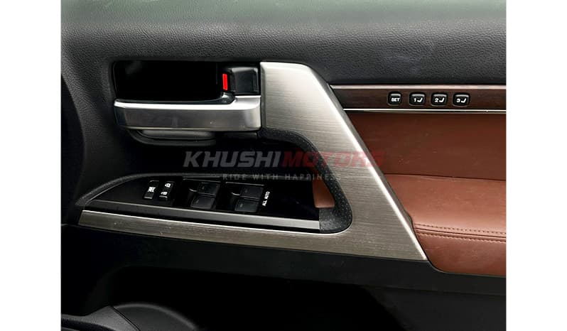 2016 Toyota Land Cruiser 200 ZX image-13