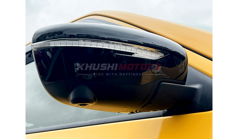 2016 Toyota Juke V-SEL Personalization image-18