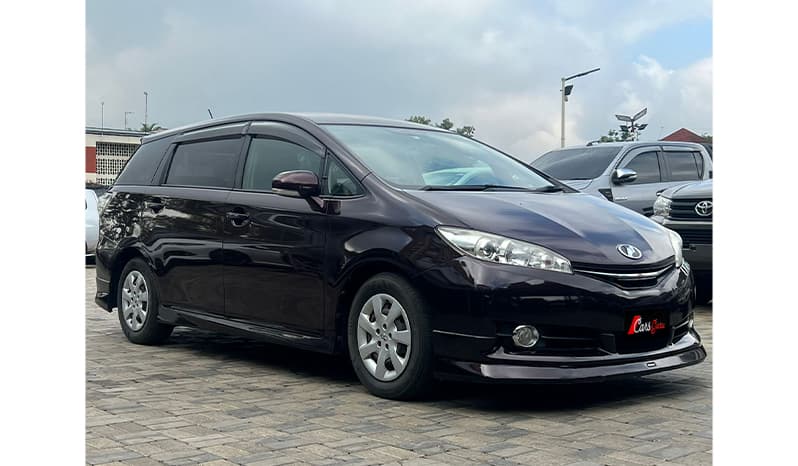 2016 Toyota Wish image-3
