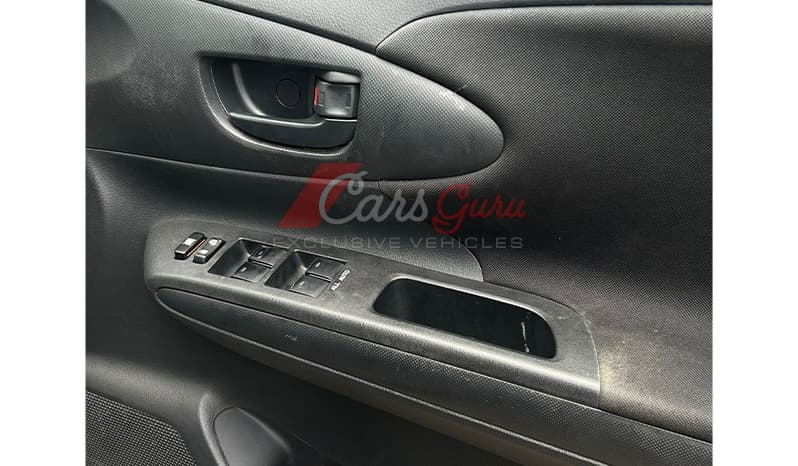 2016 Toyota Wish image-9
