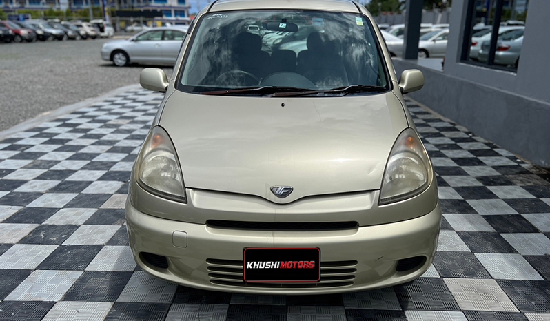 2000 Toyota Funcargo image-1