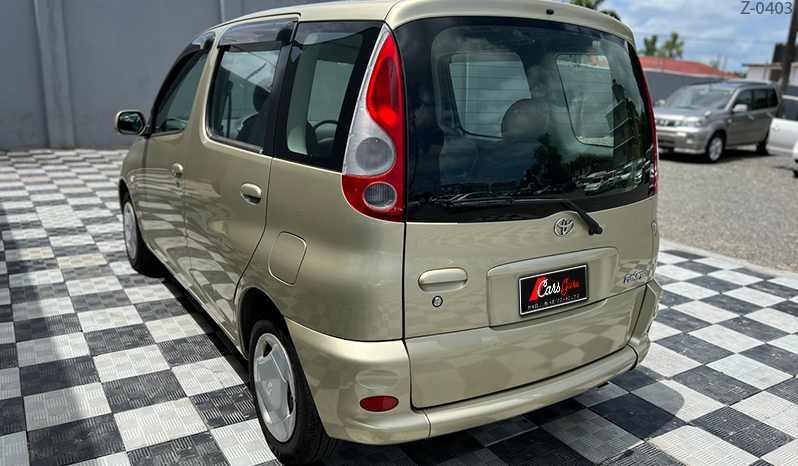 2000 Toyota Funcargo image-2