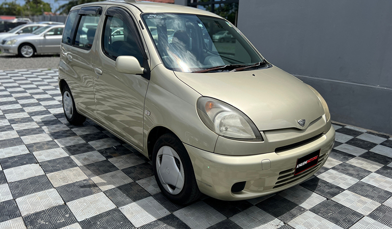 2000 Toyota Funcargo image-13