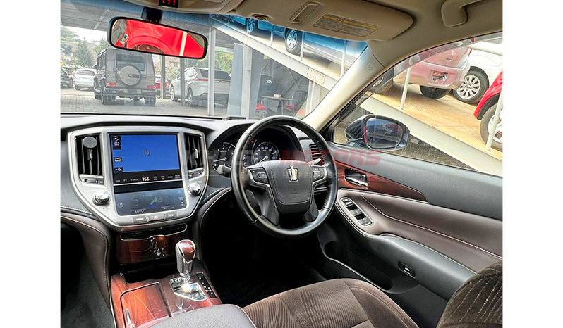 2016 Toyota Crown I-Four Royal Saloon image-17