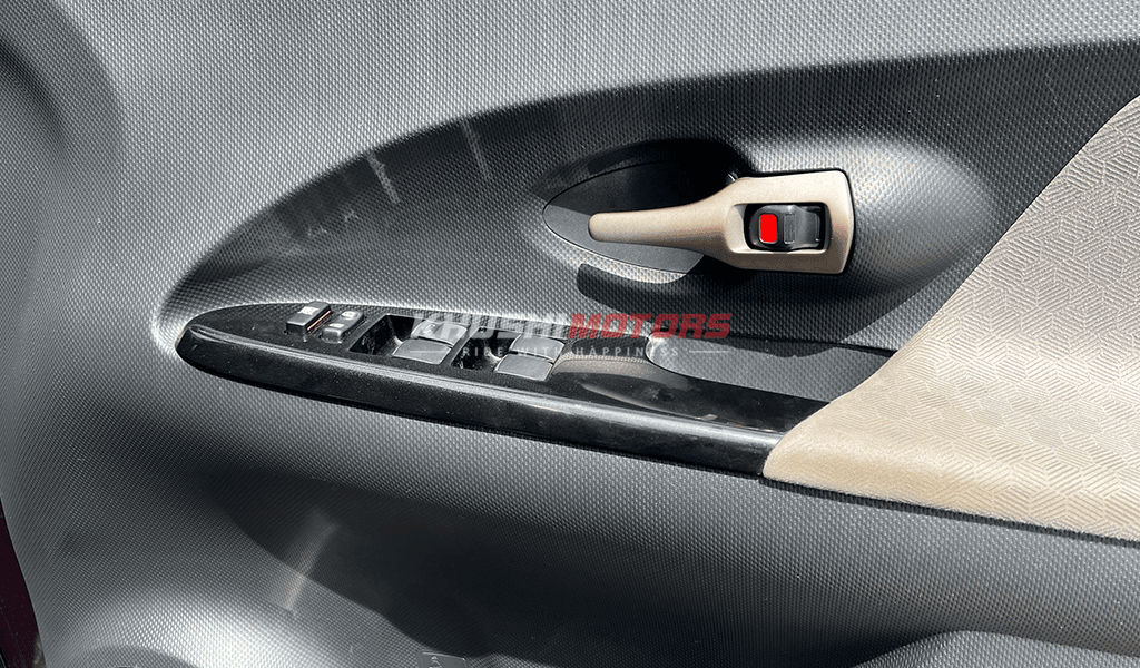 2007 Toyota IST image-17